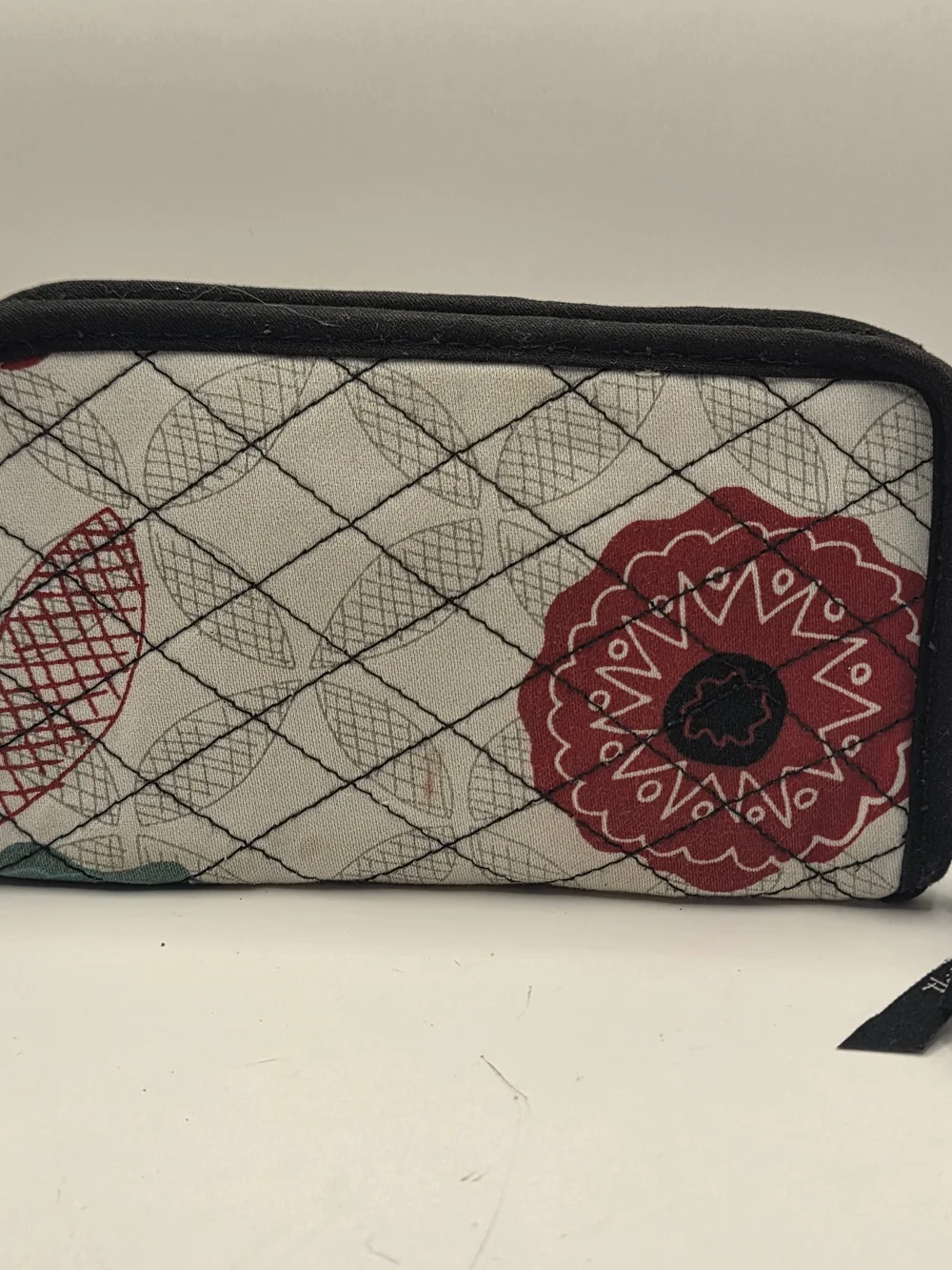 Thirty-One Gifts quilted zip-around wallet